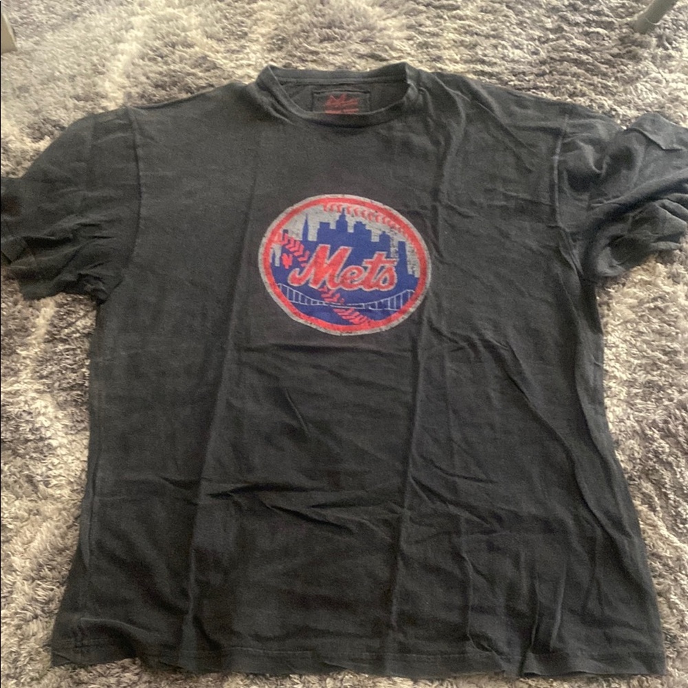 Black Mets Graphic T-Shirt
